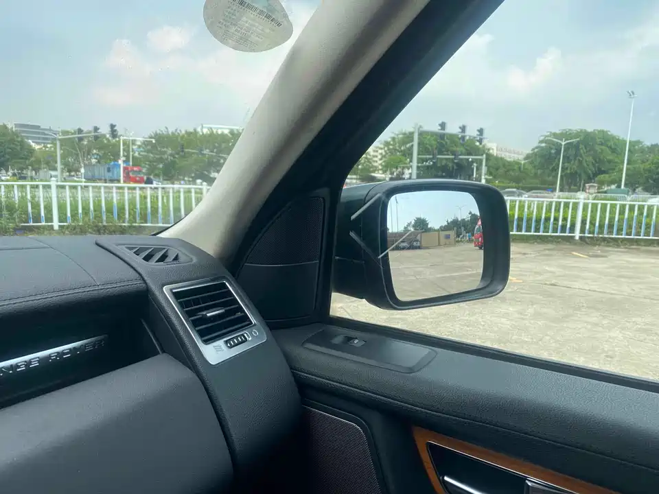 Land Rover Range Rover Sport Land Rover Range Rover Sport