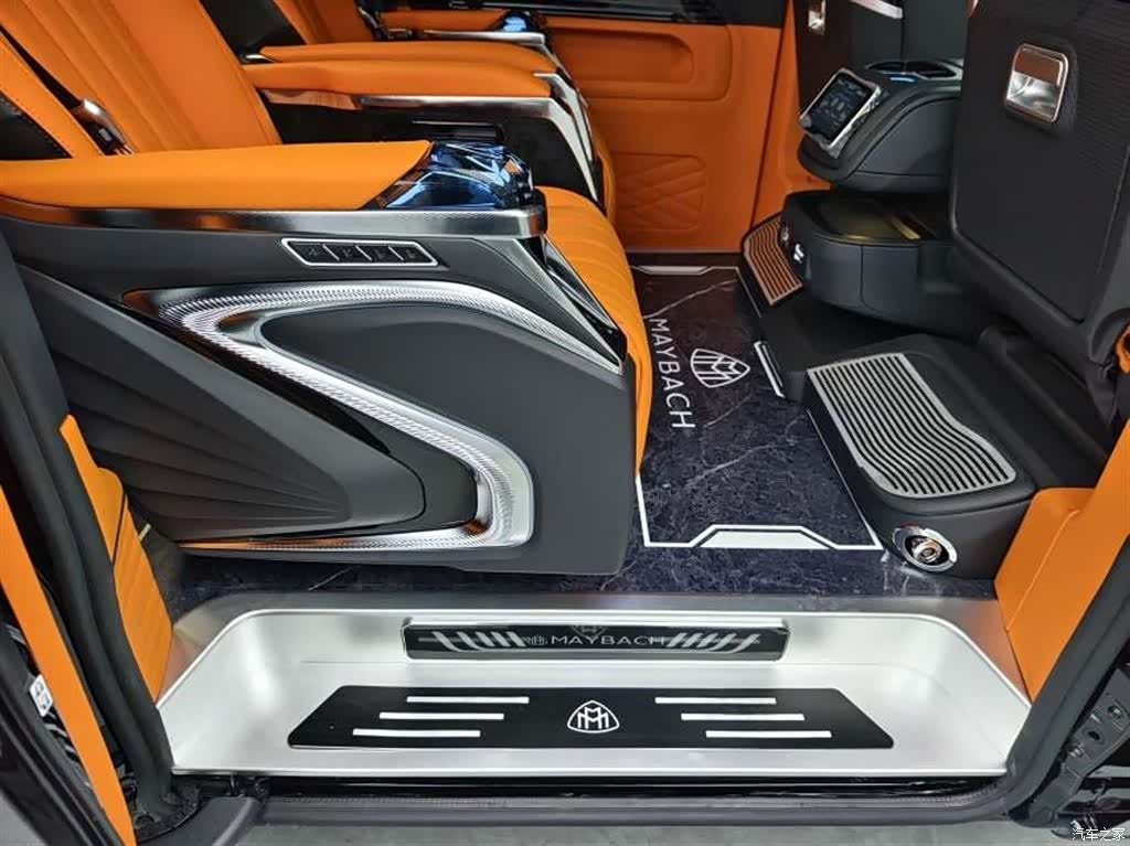 Mercedes-Benz 7, 2023 17