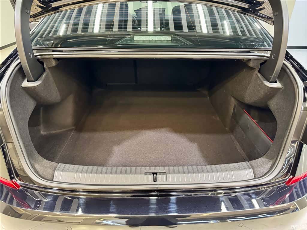 Volkswagen Passat, 2025 4