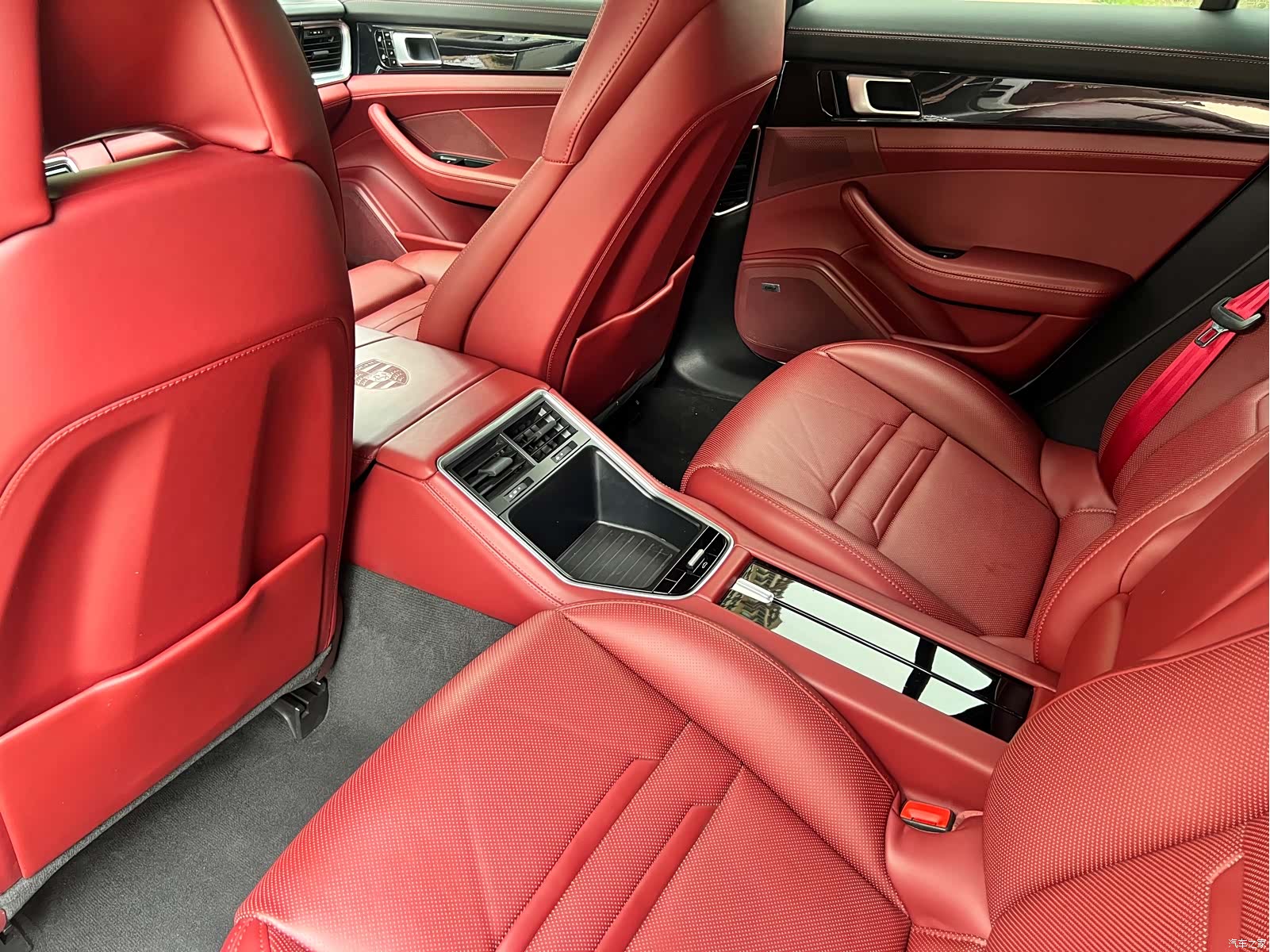 Porsche Panamera, 2024 все фото