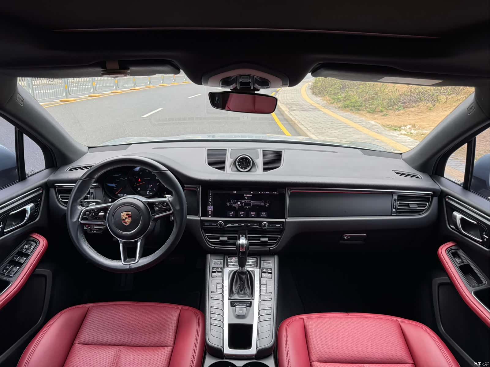 Porsche Macan, 2020 все фото