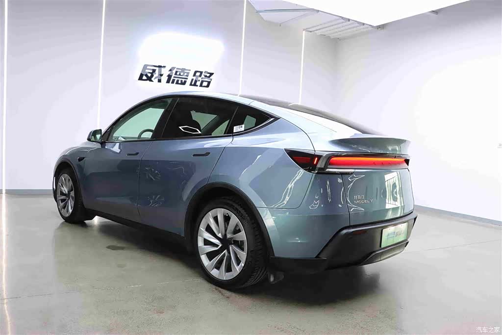 Tesla Model Y, 2025 6