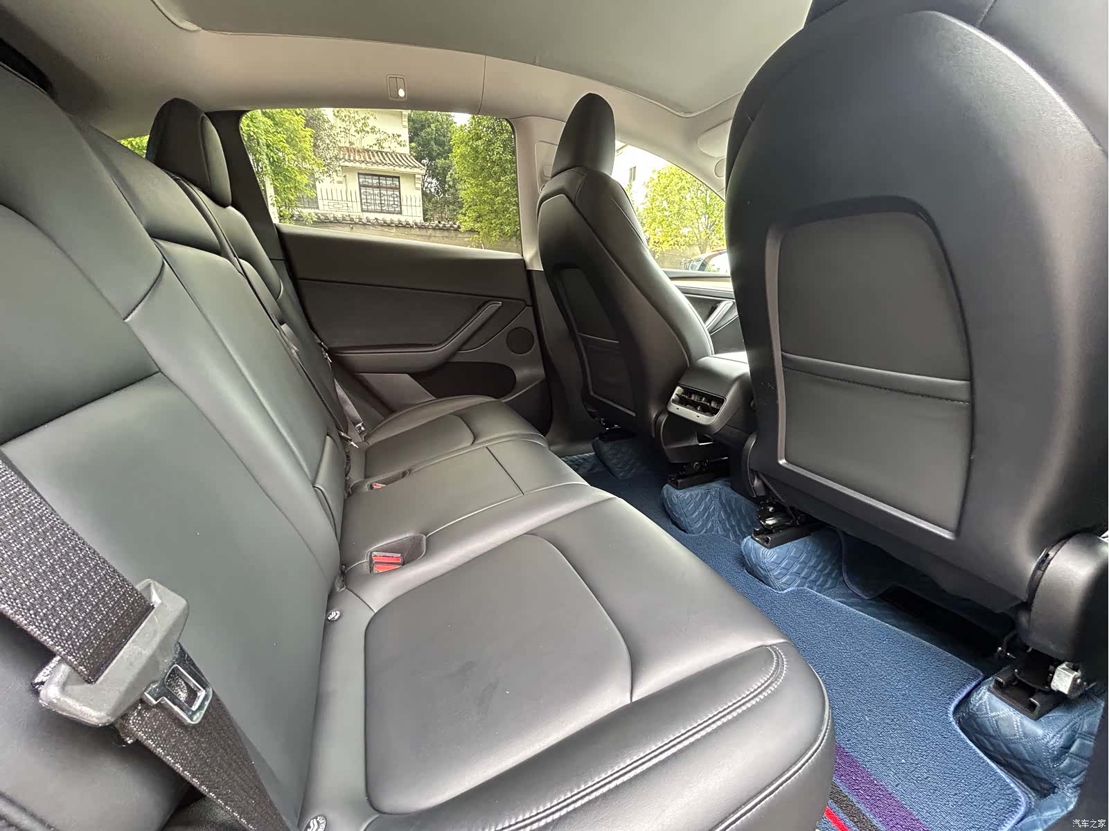 Tesla Model Y, 2023 13