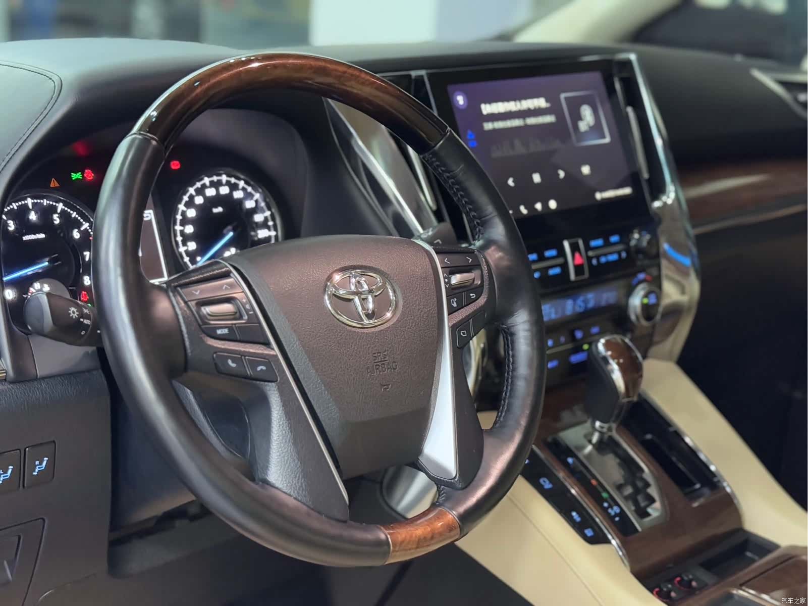 Toyota Alphard, 2018 7