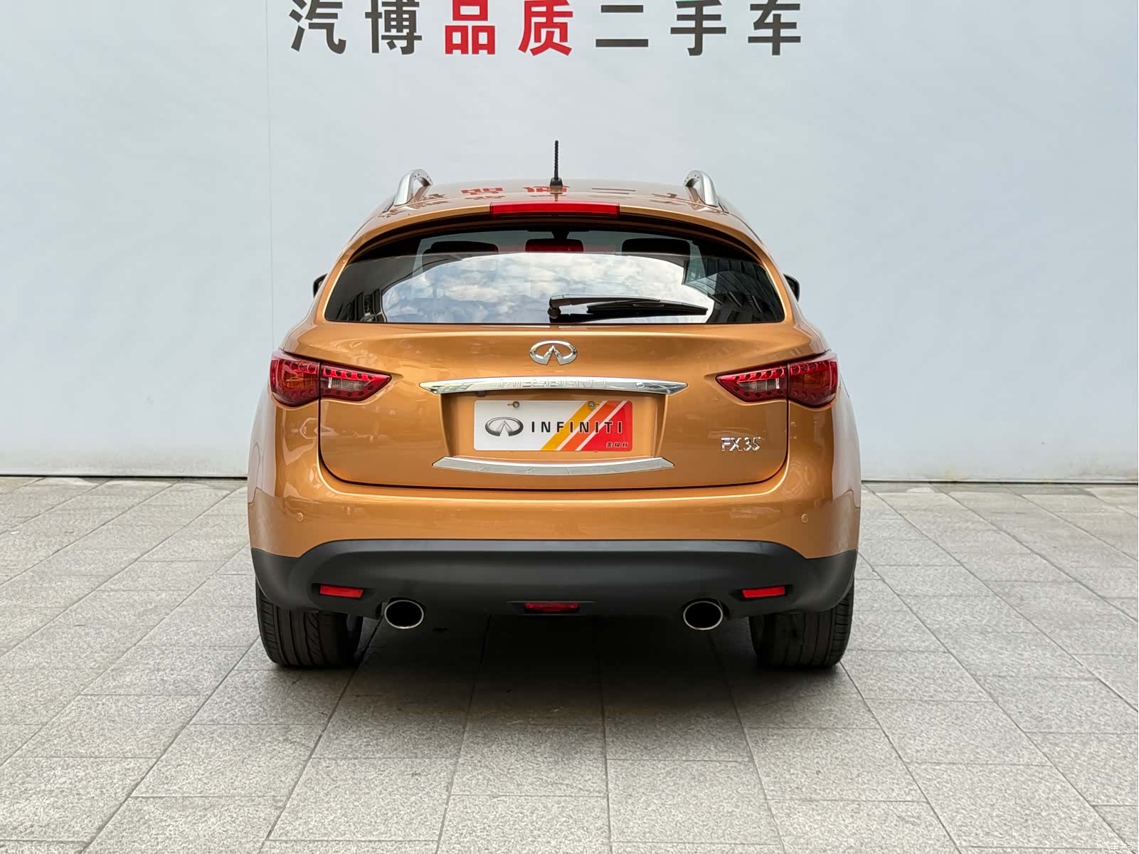Infiniti FX35, 2011 4