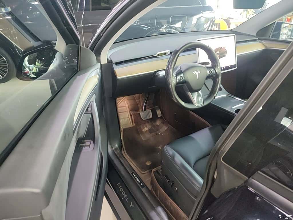 Tesla Model Y, 2023 16