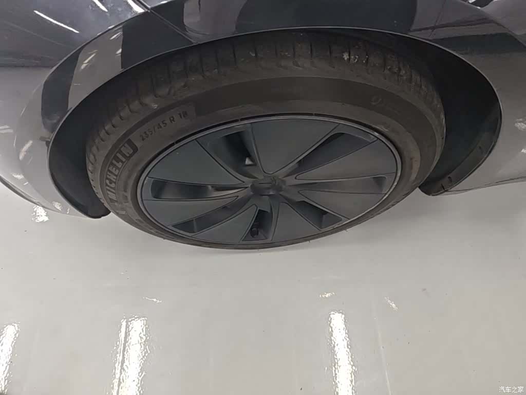 Tesla Model 3, 2024 23