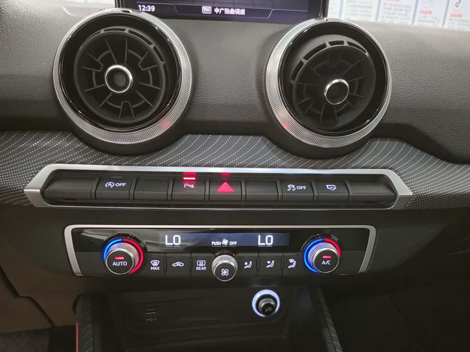 Audi Q2L