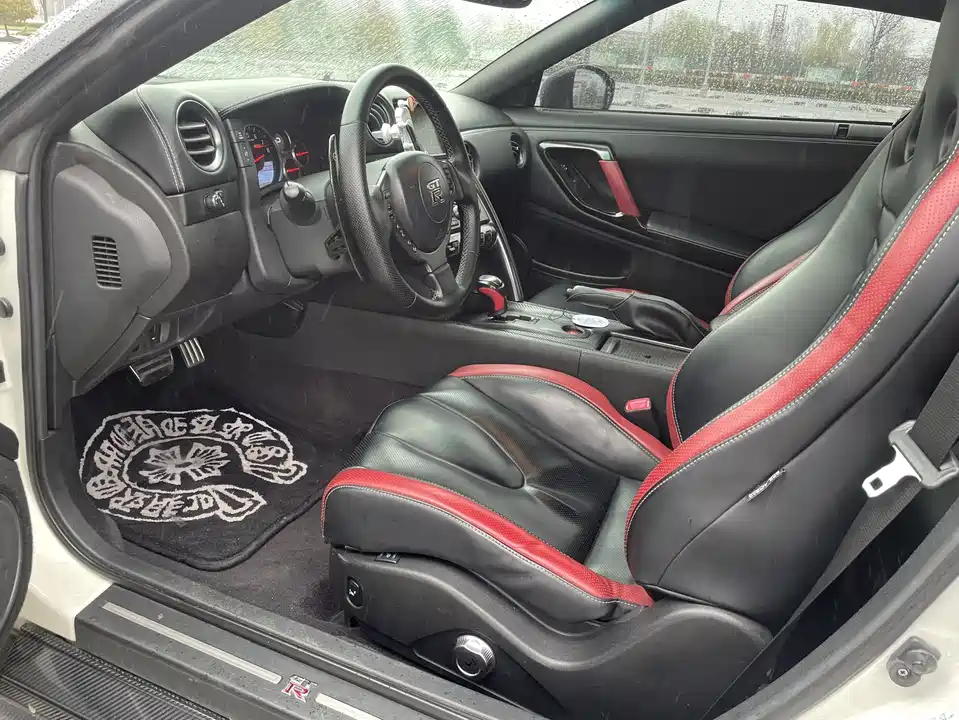 Nissan GT-R
