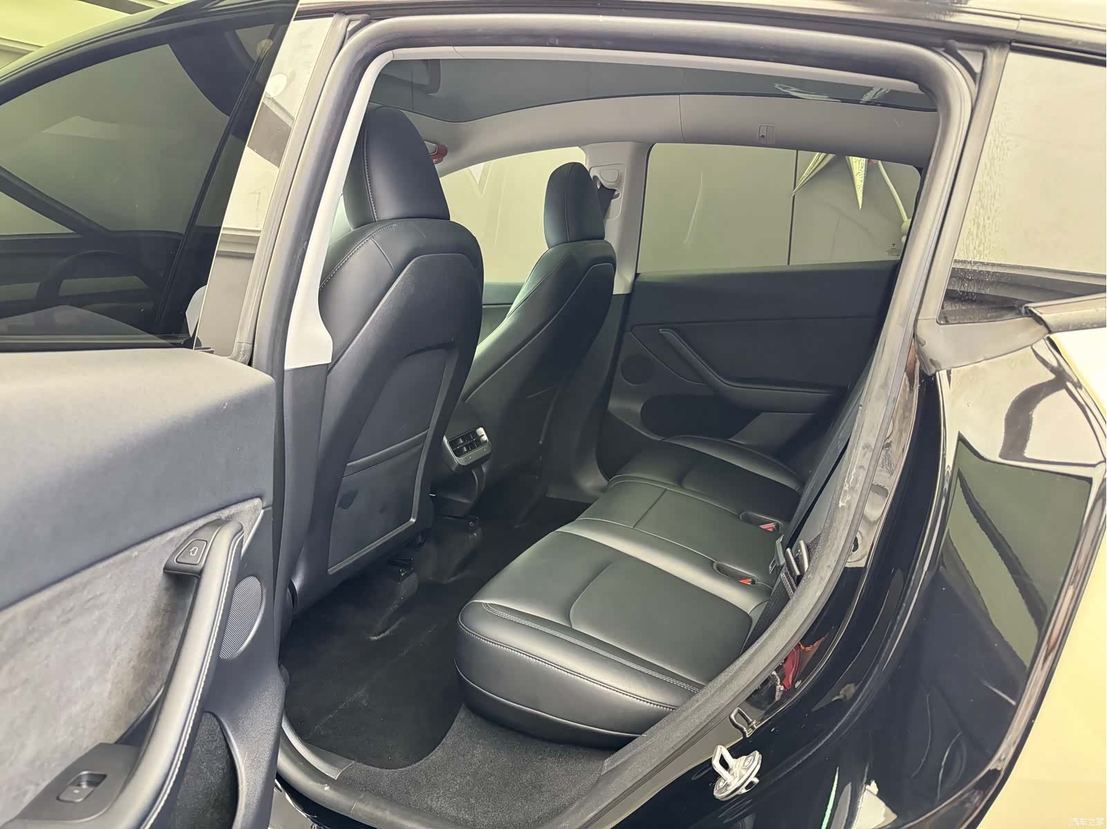 Tesla Model Y, 2023 9