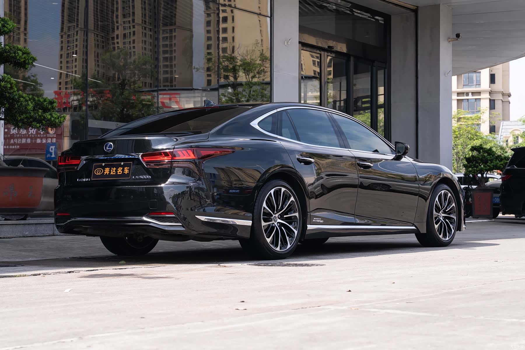 Lexus LS, 2021 3