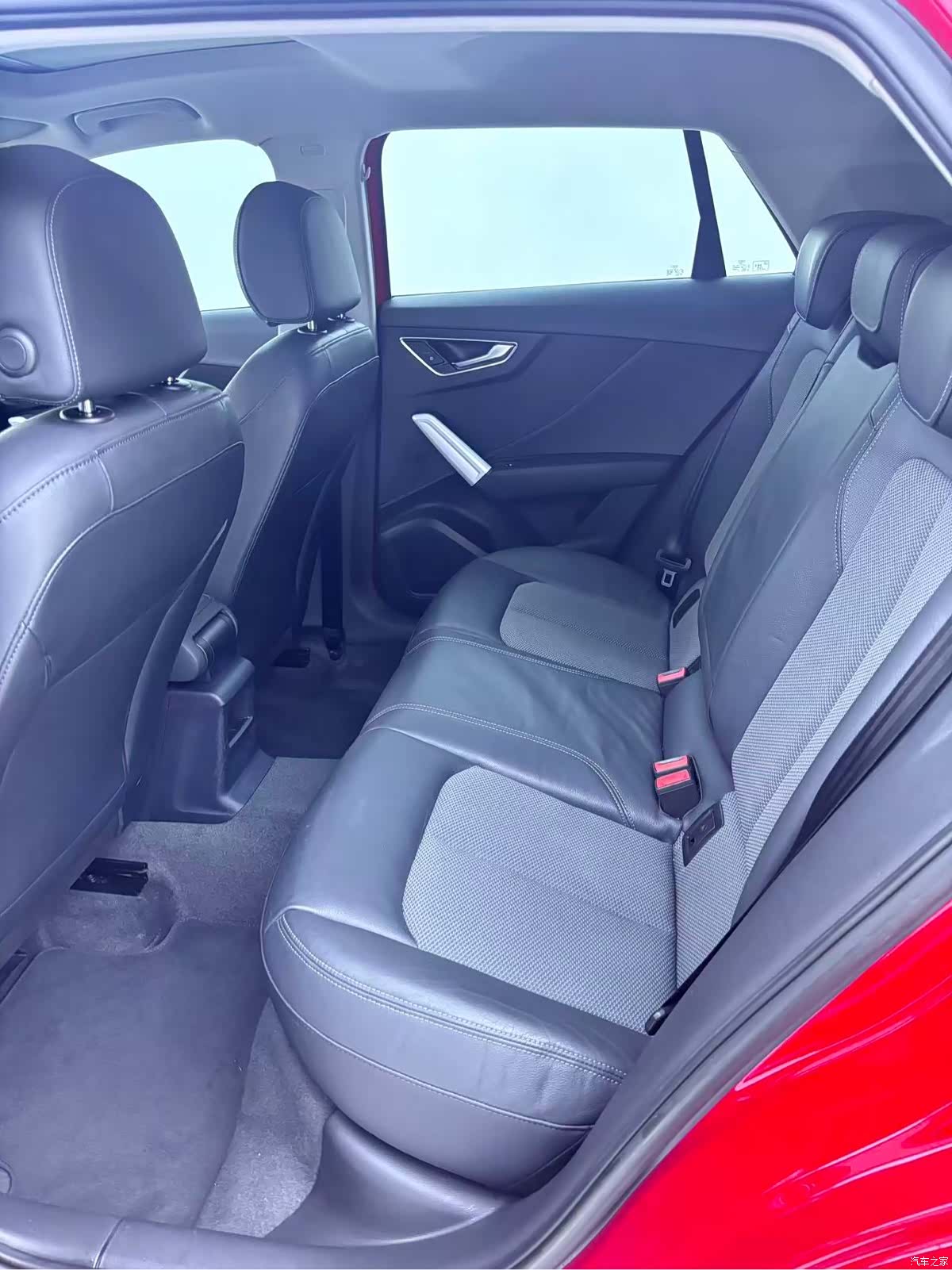 Audi Q2L, 2019 9