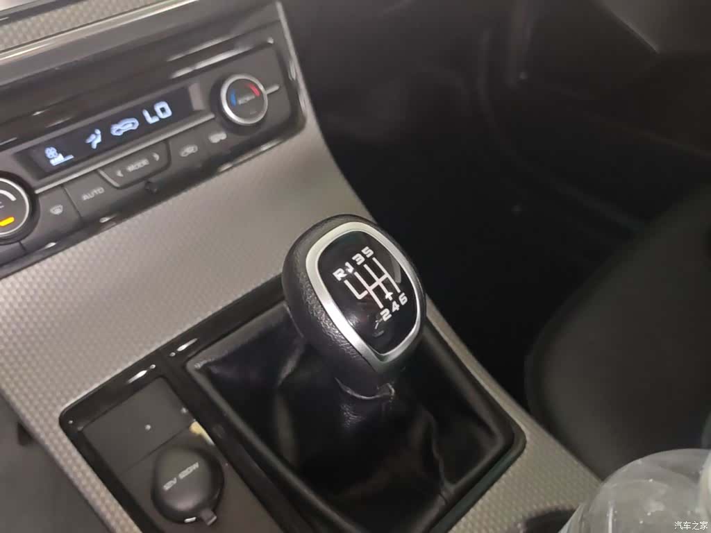 Geely Emgrand, 2017 14