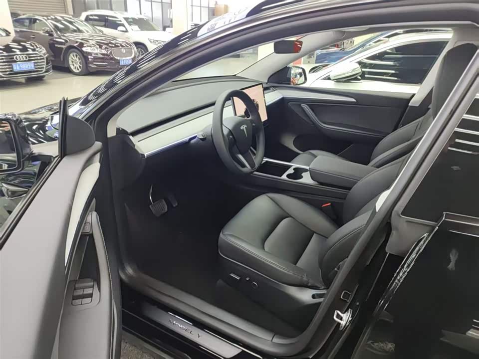Tesla Model Y Tesla Model Y