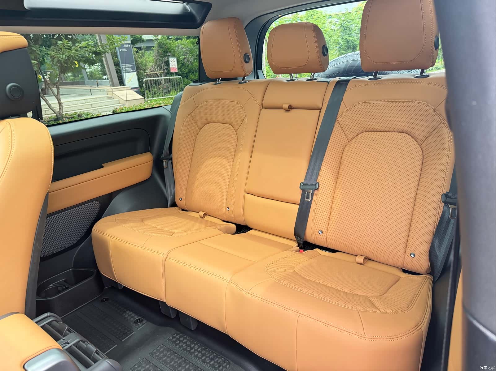Land Rover Defender, 2024 9