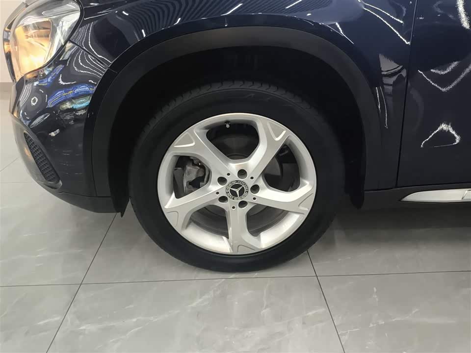 Mercedes-Benz GLA Mercedes-Benz GLA