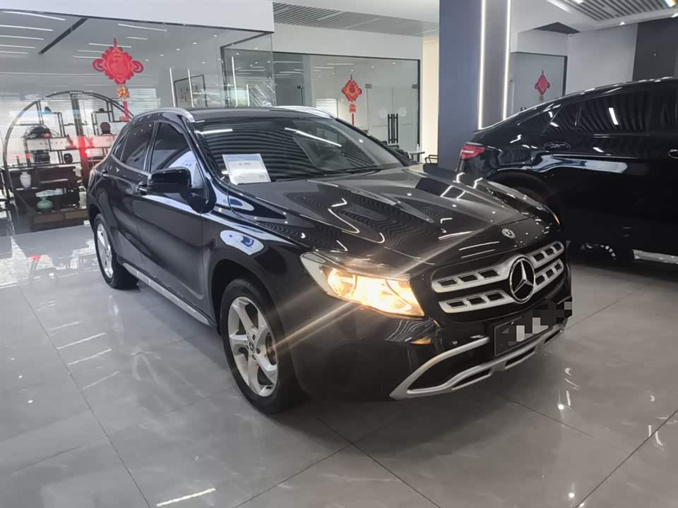 Mercedes-Benz GLA Mercedes-Benz GLA