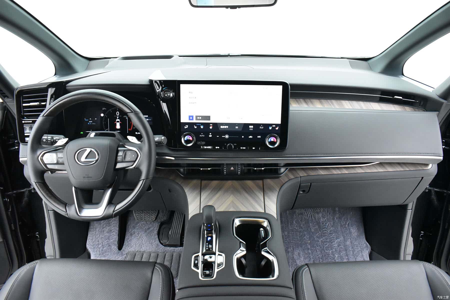 Lexus LM, 2026 8