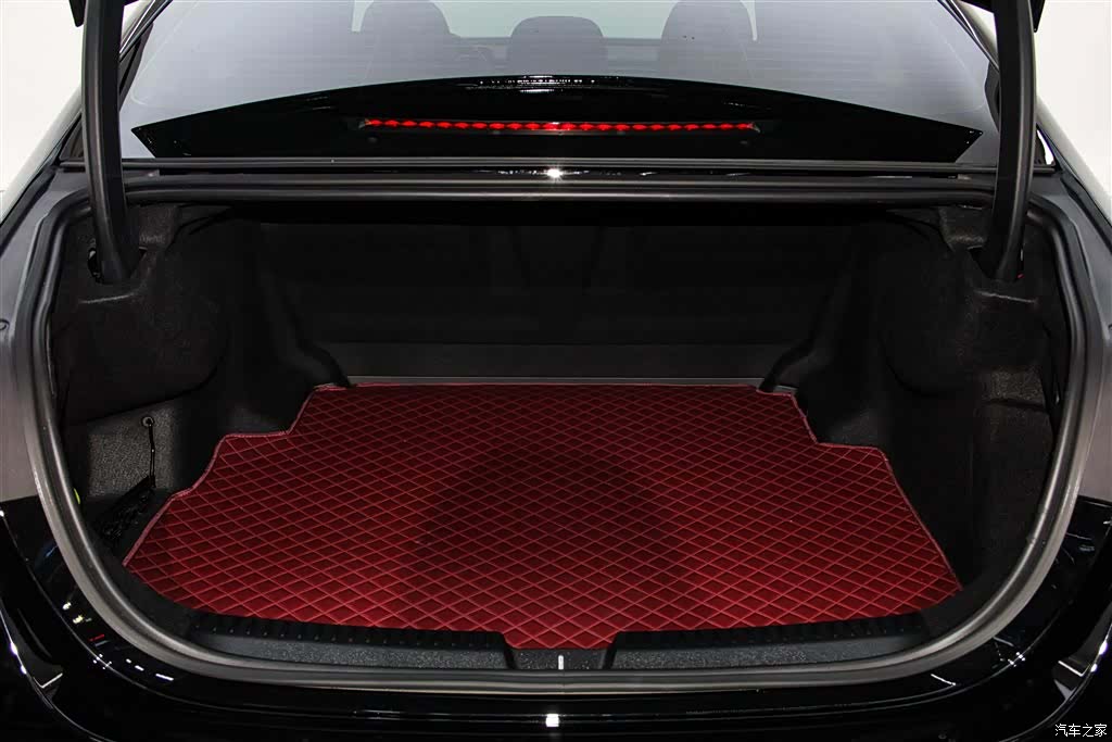 Mercedes-Benz E-Class, 2025 14