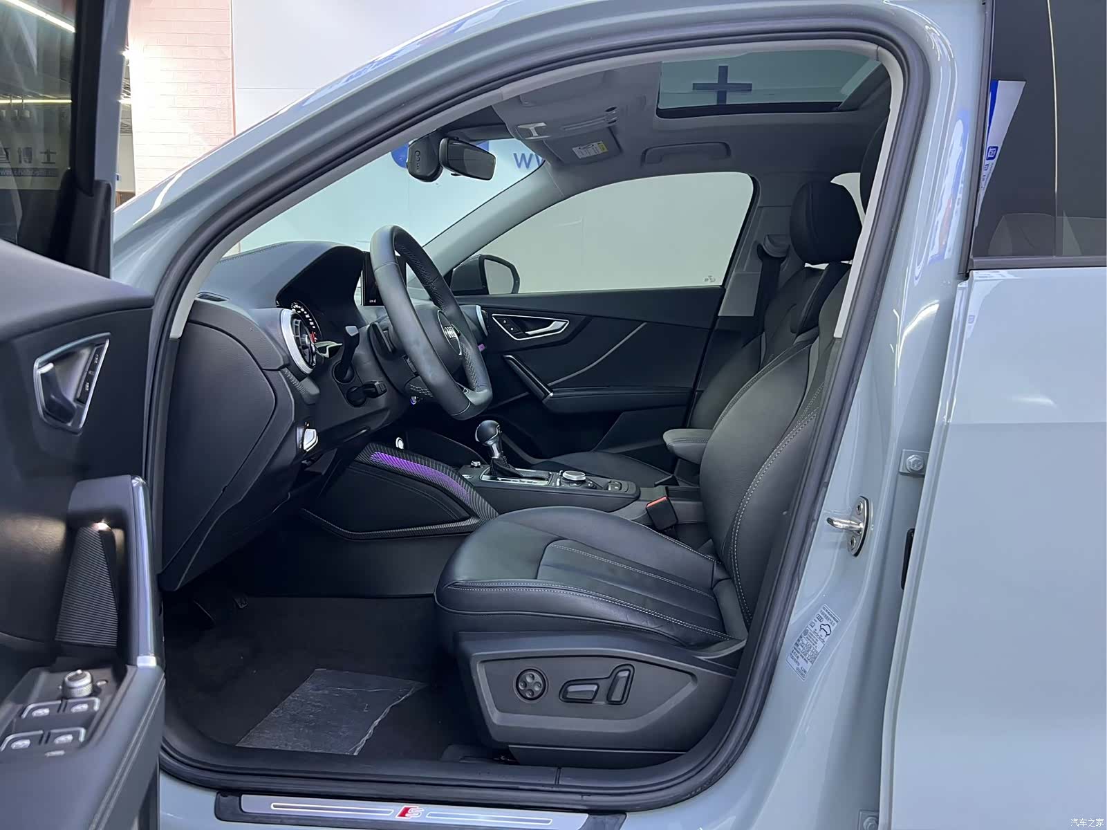 Audi Q2L, 2023 11