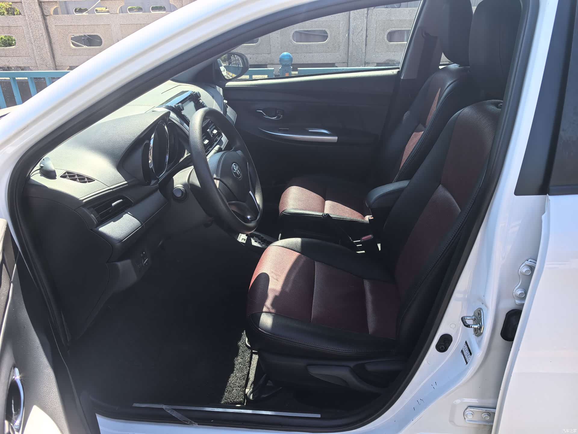 Toyota YARiS L, 2015 все фото