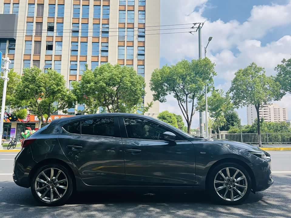 Mazda 3 Angkesaila