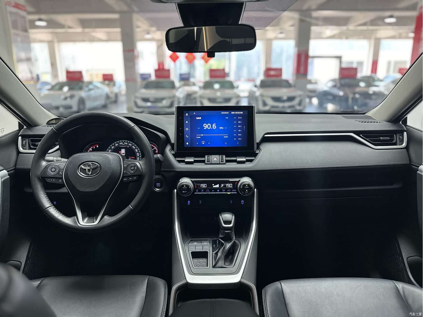 Toyota RAV4, 2022 10