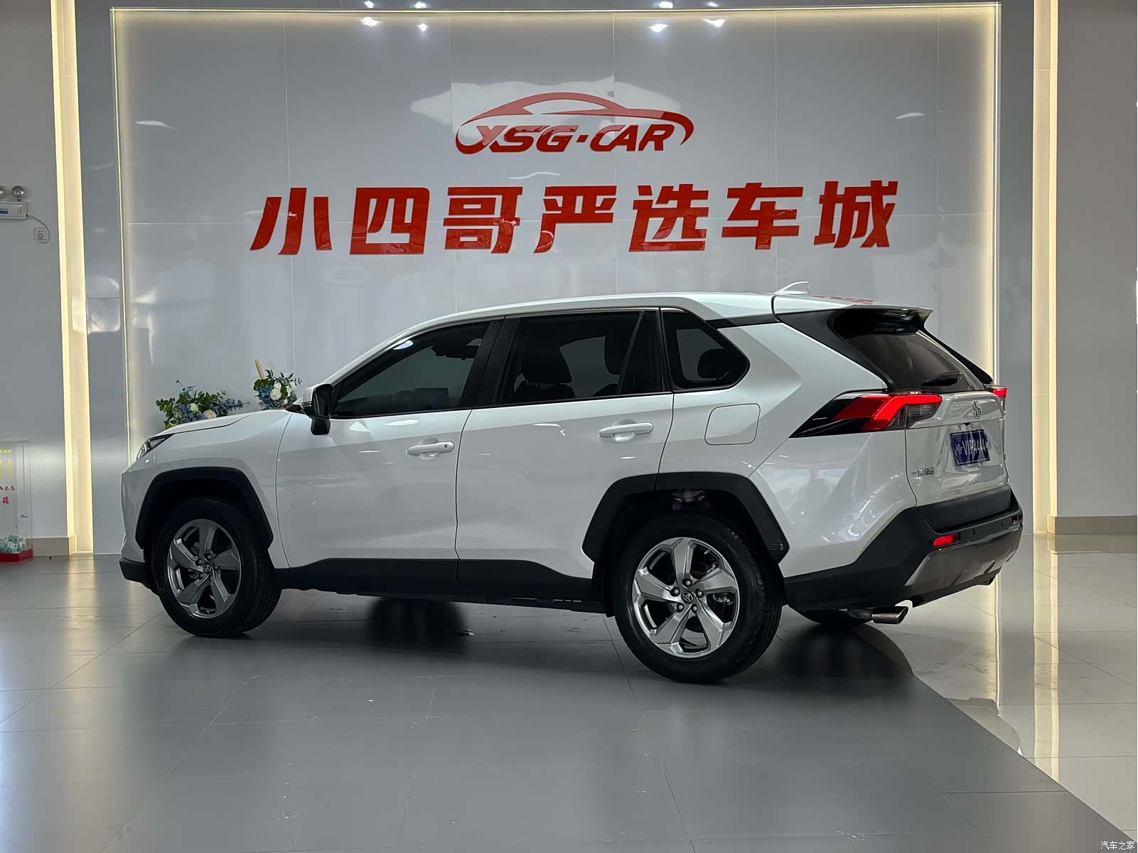 Toyota RAV4, 2022 все фото