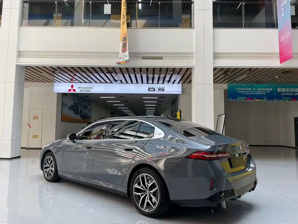 BMW i5