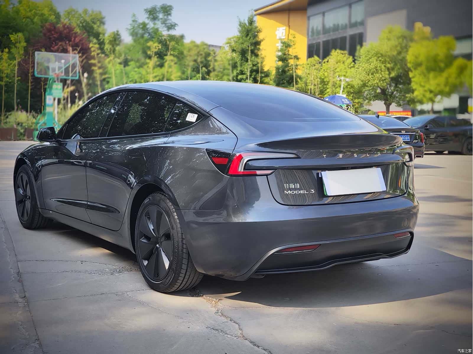 Tesla Model 3, 2025 6