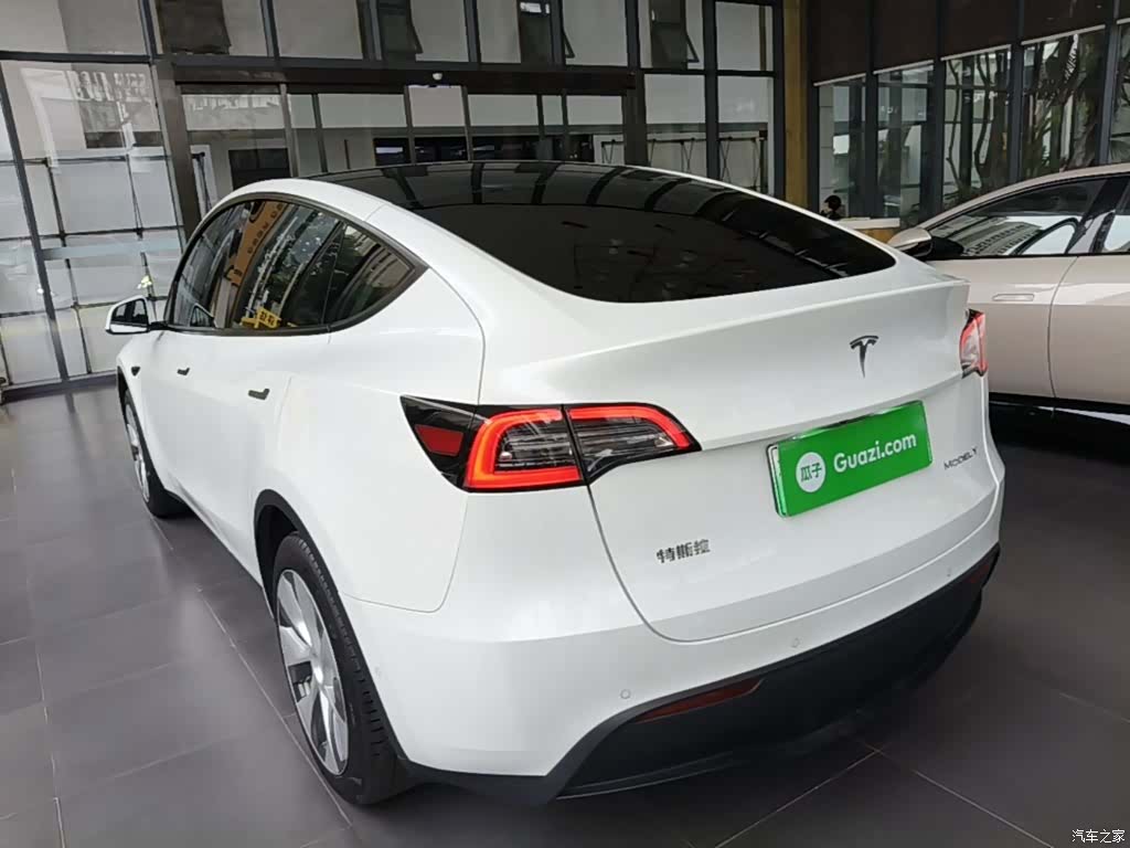 Tesla Model Y, 2022 все фото