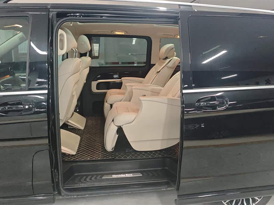 Mercedes-Benz V-class