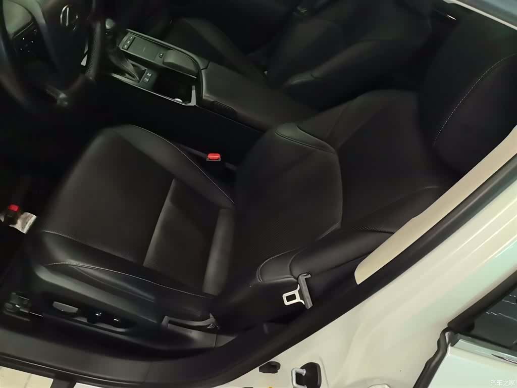Lexus ES, 2018 9