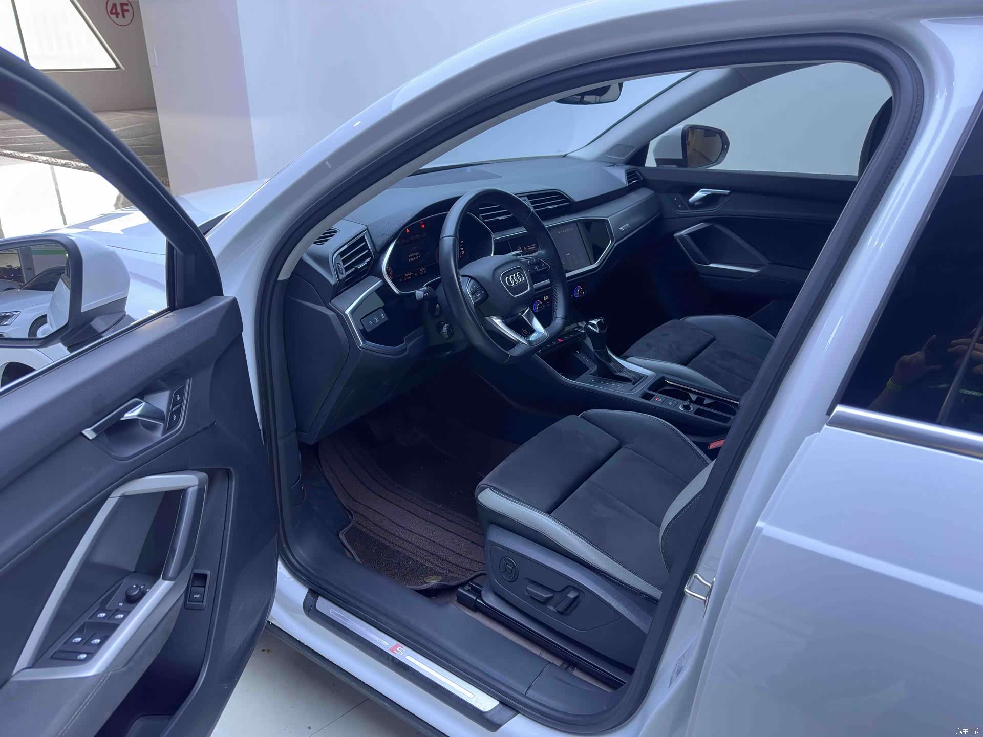 Audi Q3, 2023 9