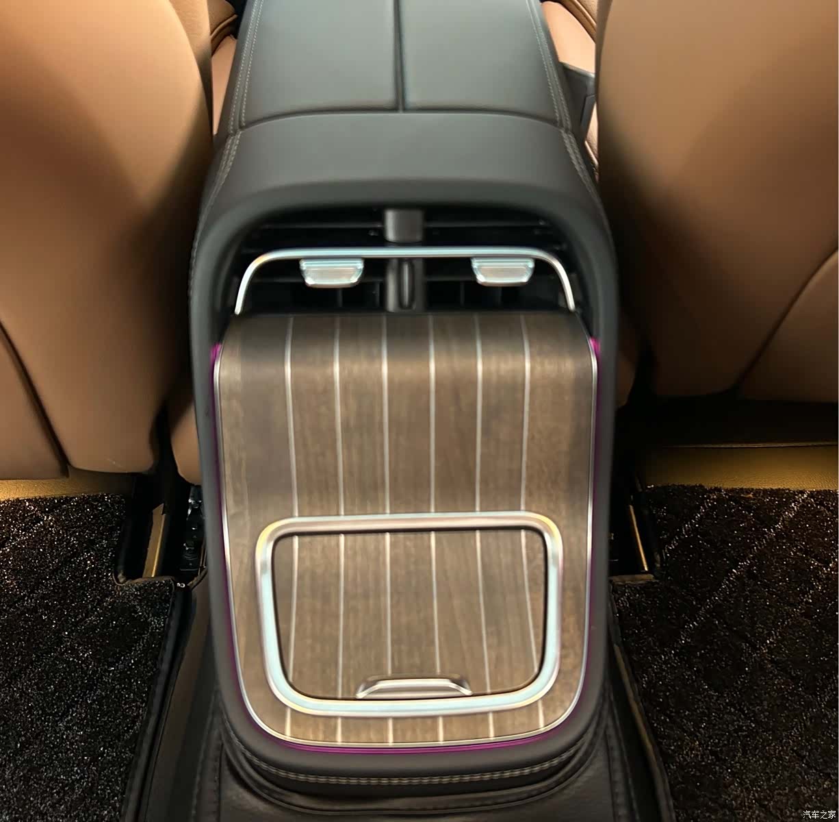 Mercedes-Benz E-Class, 2025 16