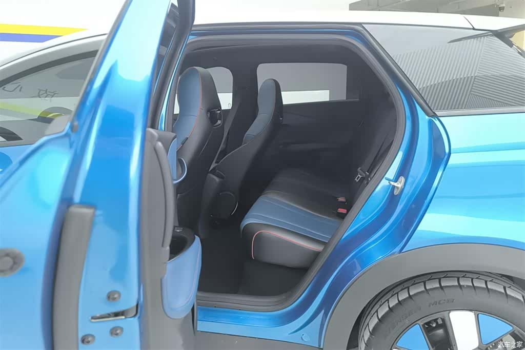 BYD Dolphin, 2022 11