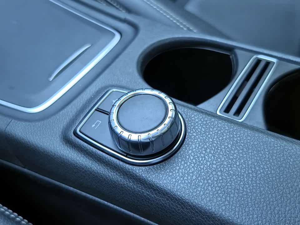 Mercedes-Benz GLA Mercedes-Benz GLA
