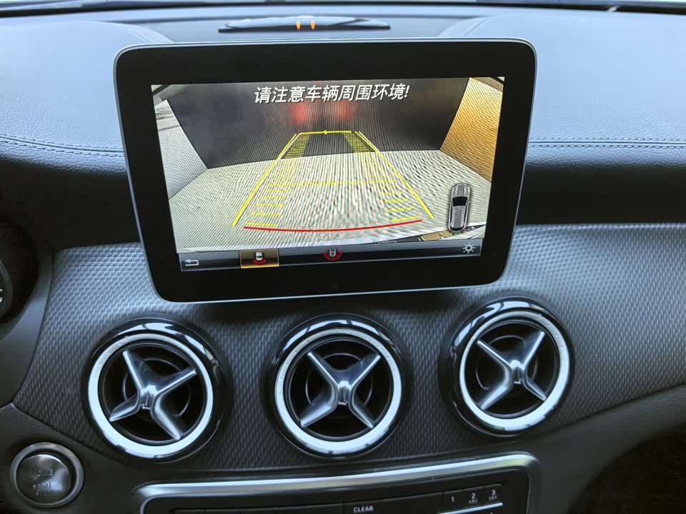 Mercedes-Benz GLA Mercedes-Benz GLA