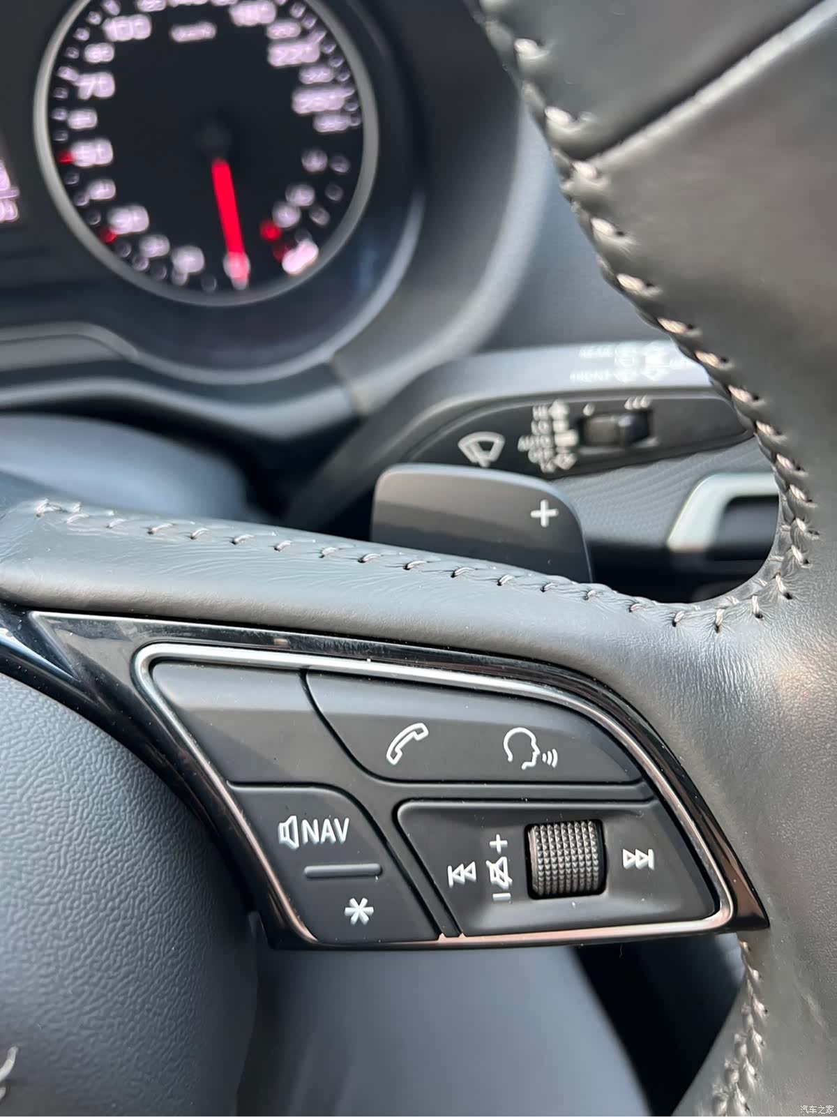 Audi Q2L, 2022 13
