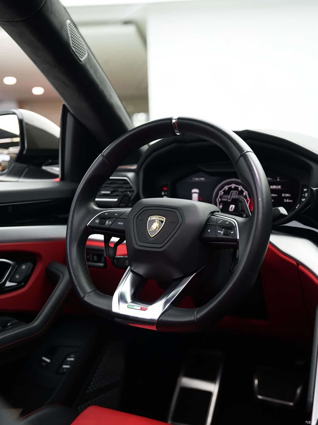 Lamborghini Urus, 2019 13