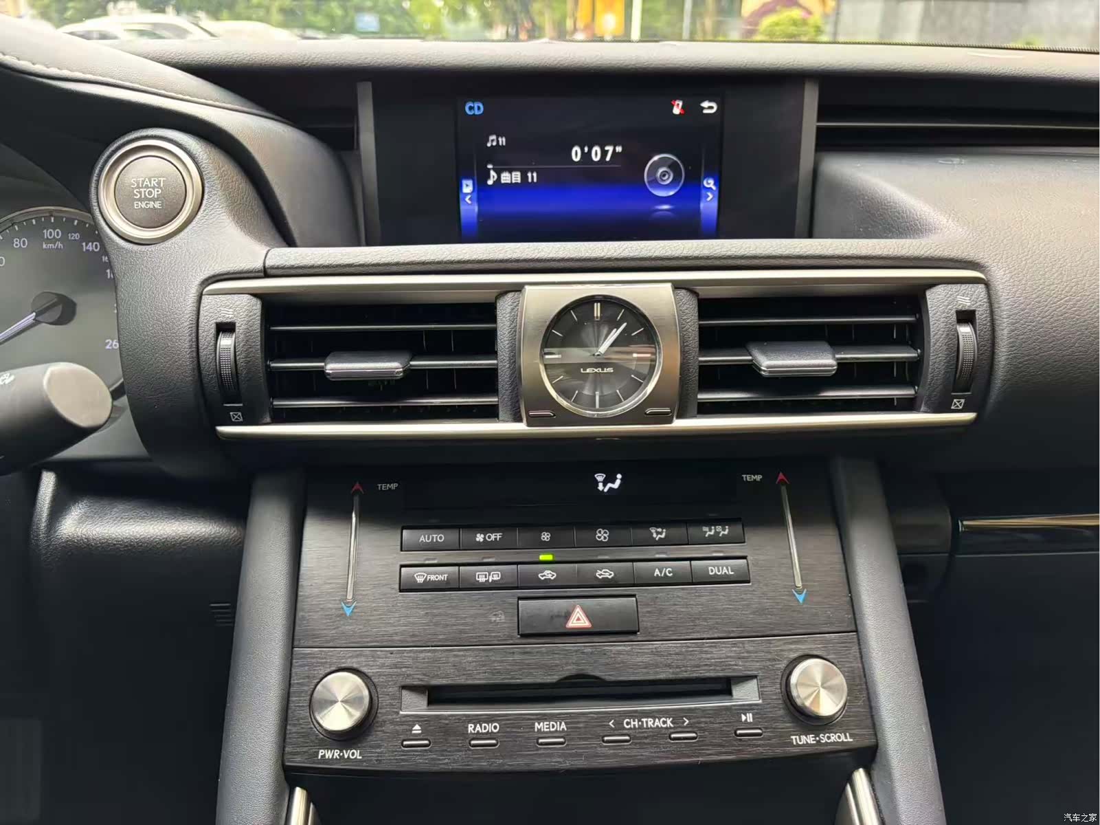 Lexus IS, 2018 12