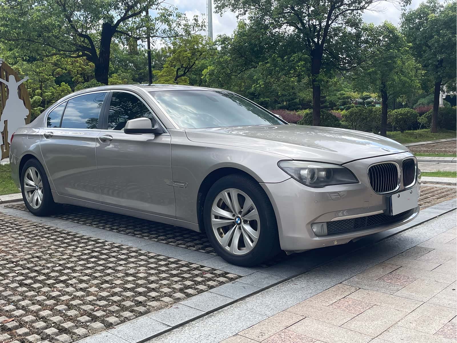BMW 7 Series, 2010 3
