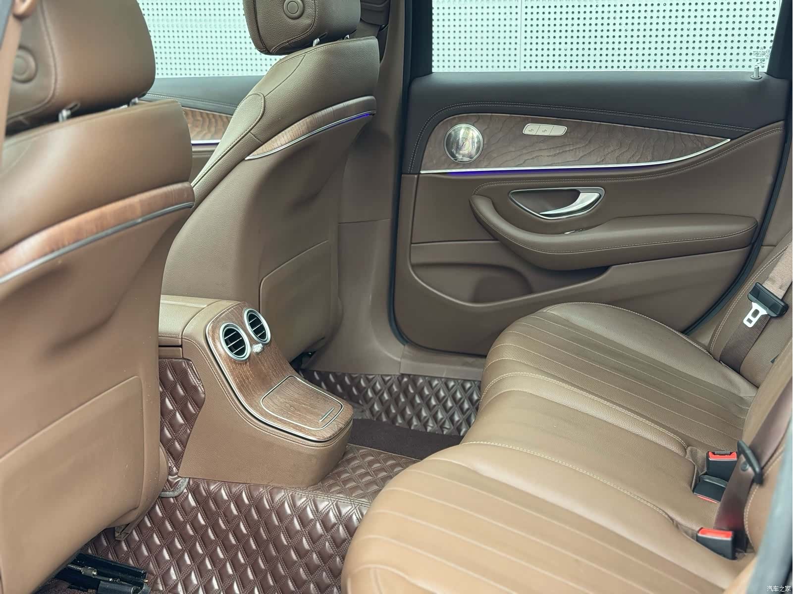 Mercedes-Benz E-Class, 2023 10