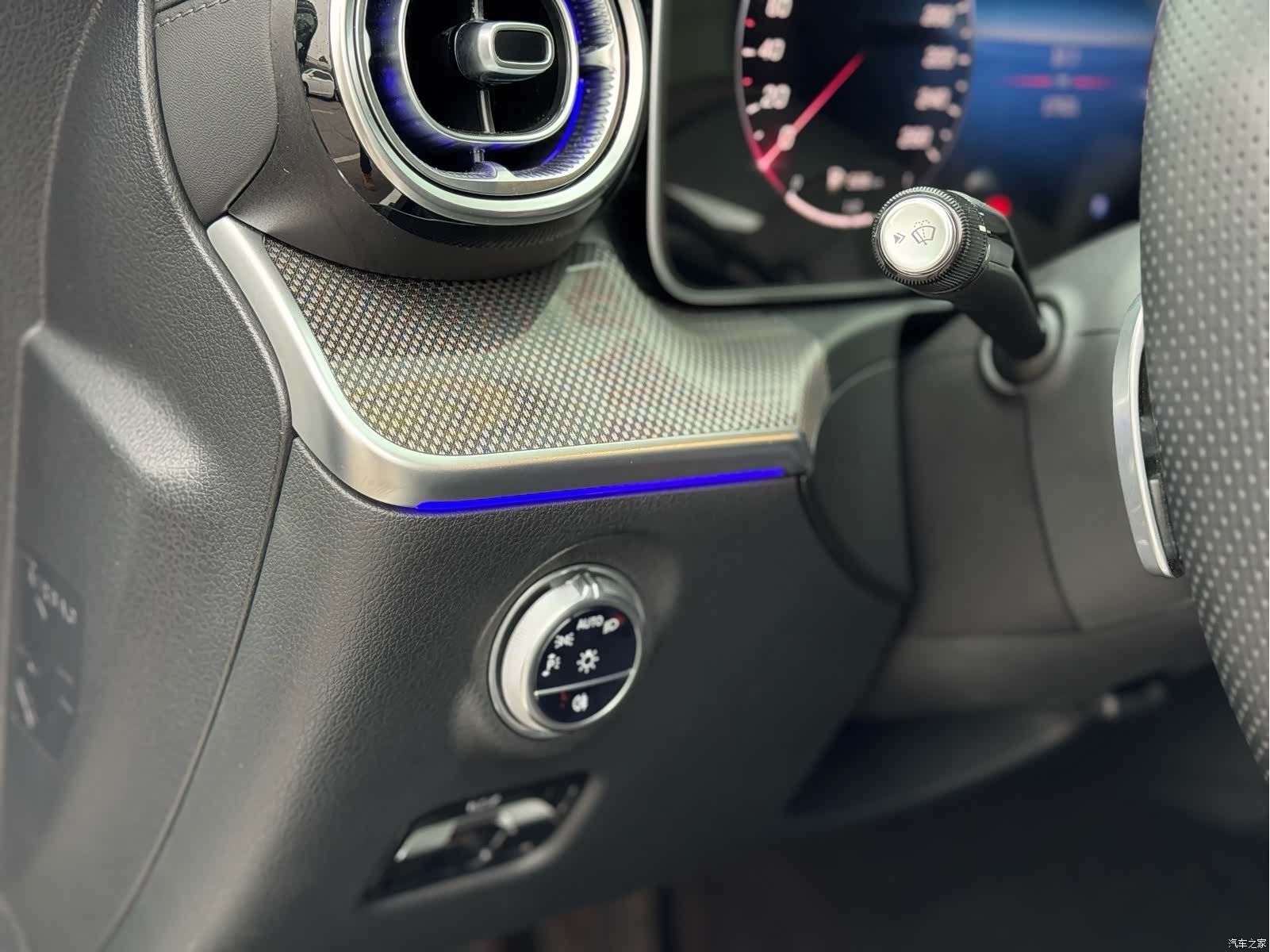 Mercedes-Benz C-Class, 2024 20