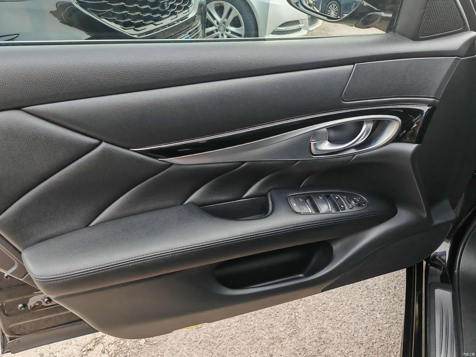 Infiniti Q70, 2015 7