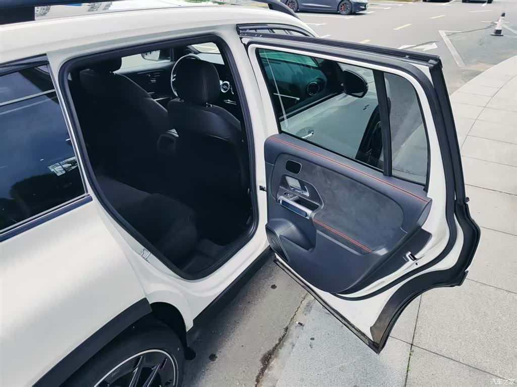 Mercedes-Benz GLB, 2025 18