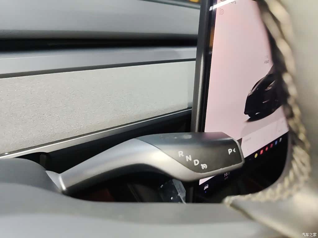 Tesla Model Y, 2024 14