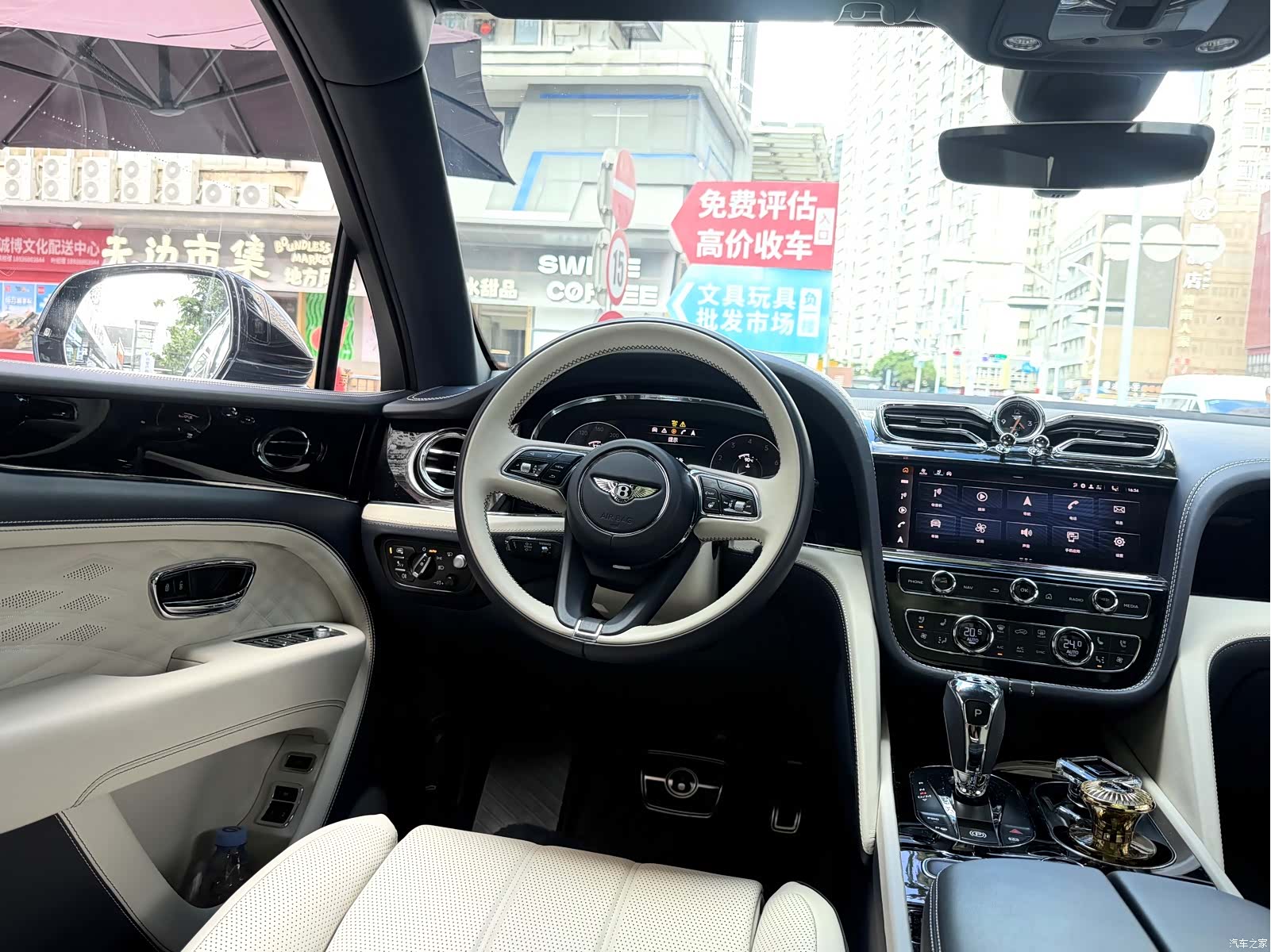 Bentley Bentayga, 2023 17