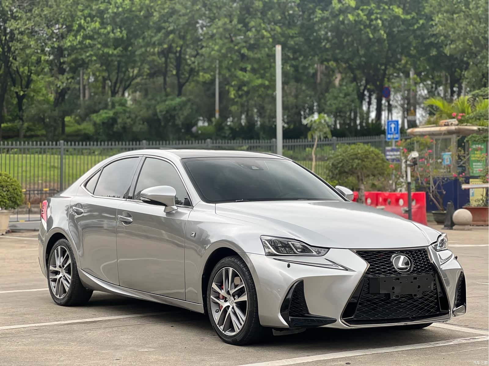 Lexus IS, 2018 3