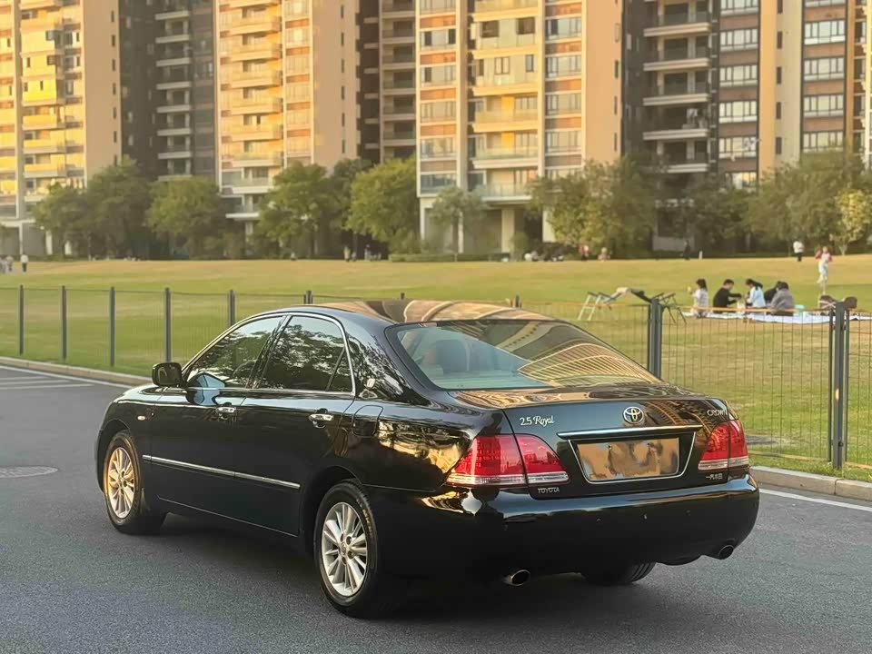 Toyota crown